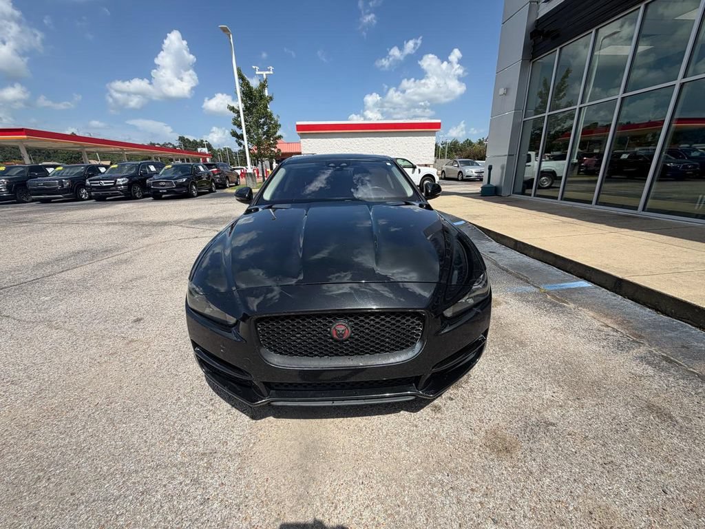 Used 2017 Jaguar XE Premium RWD image 6