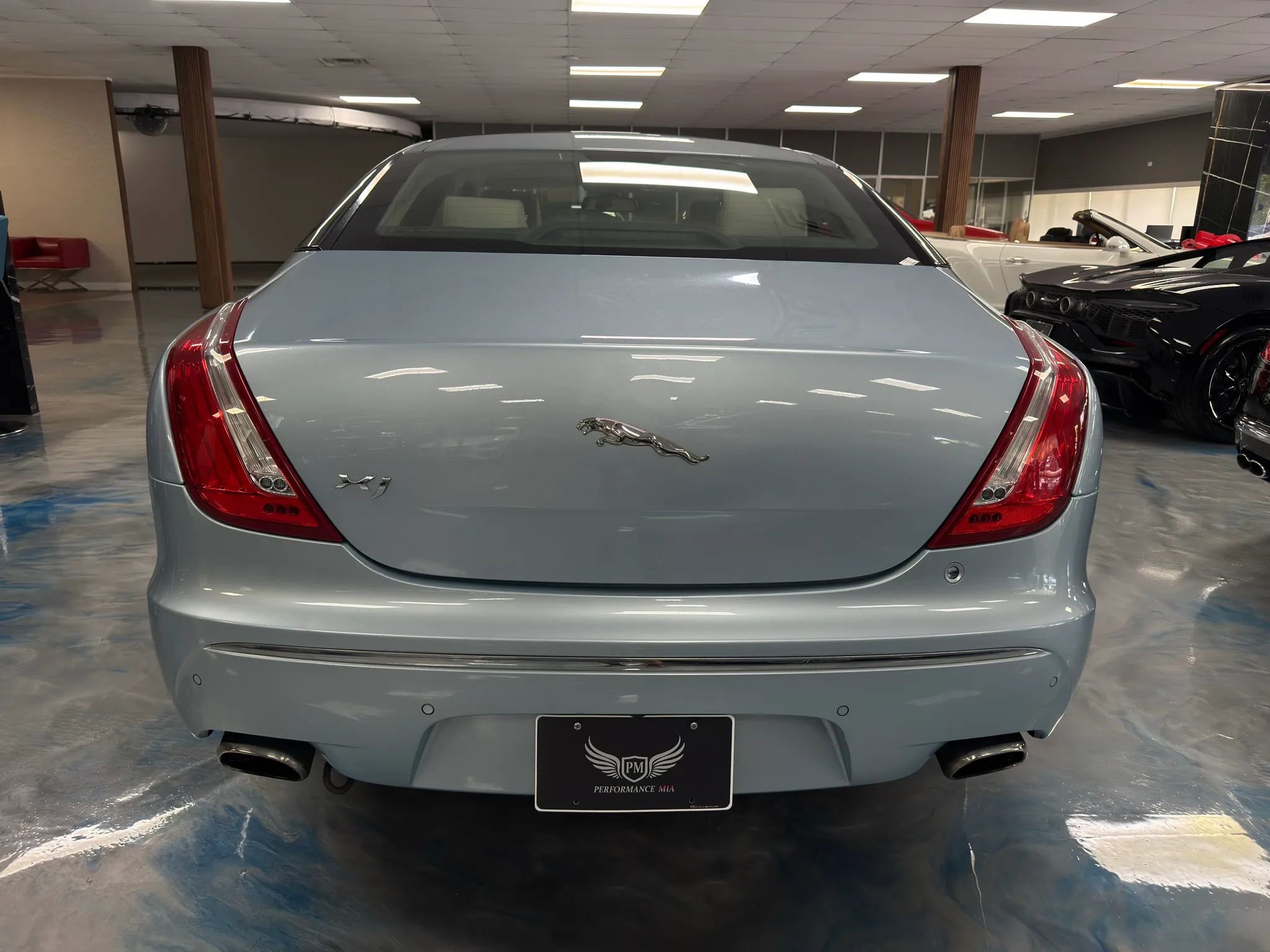 Used 2012 Jaguar XJ image 5