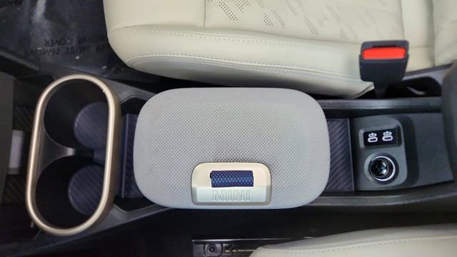 Used 2025 MINI Cooper 4-Door Hardtop image 49