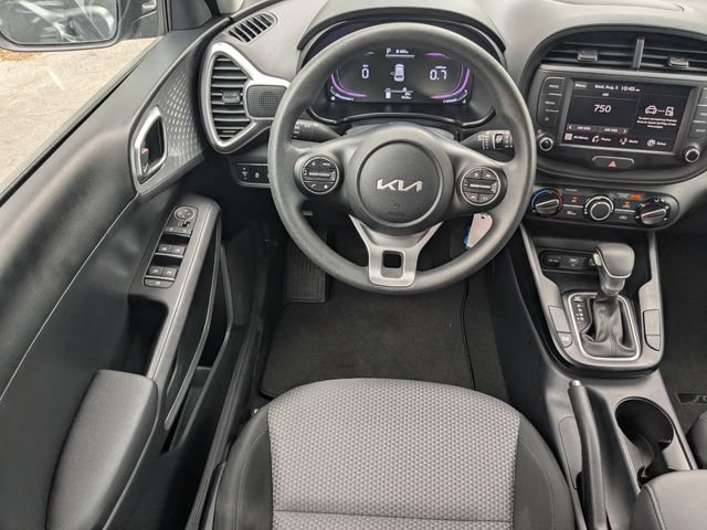 Certified 2025 Kia Soul LX w/ LX Technology Package FWD image 16