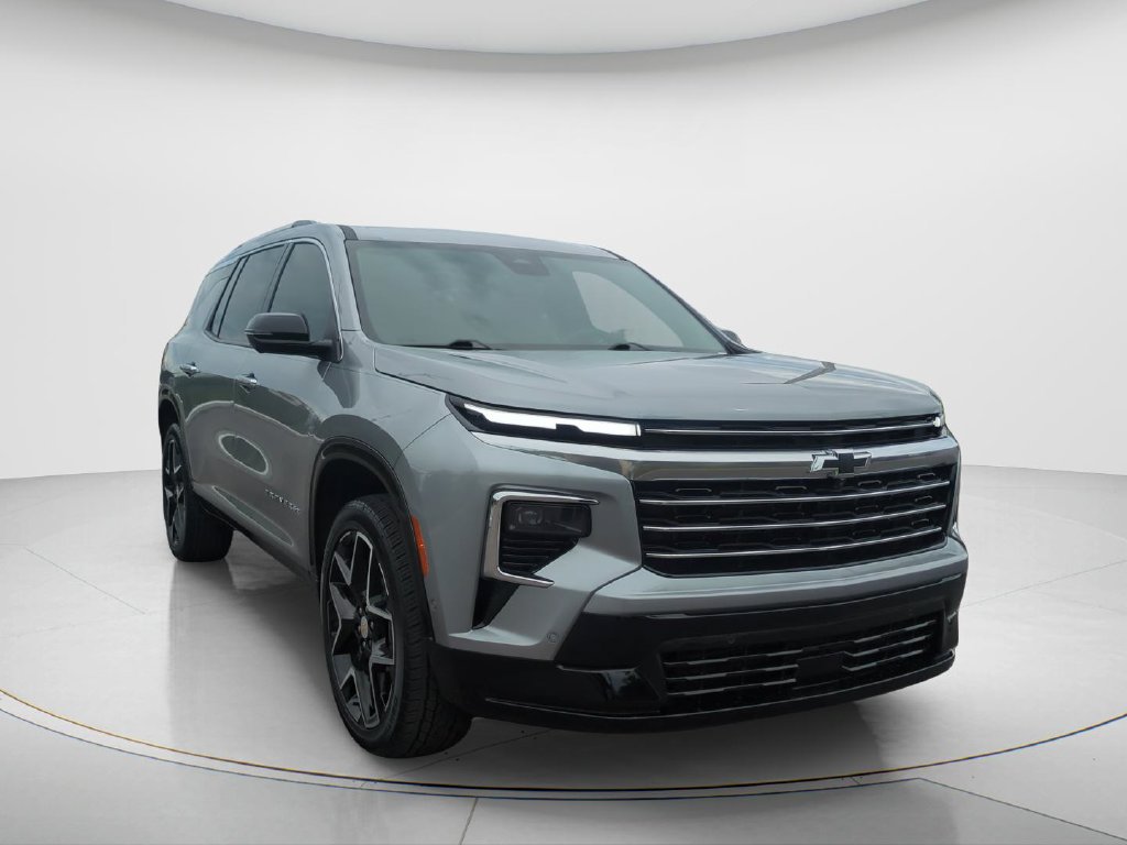 Used 2025 Chevrolet Traverse High Country FWD image 3