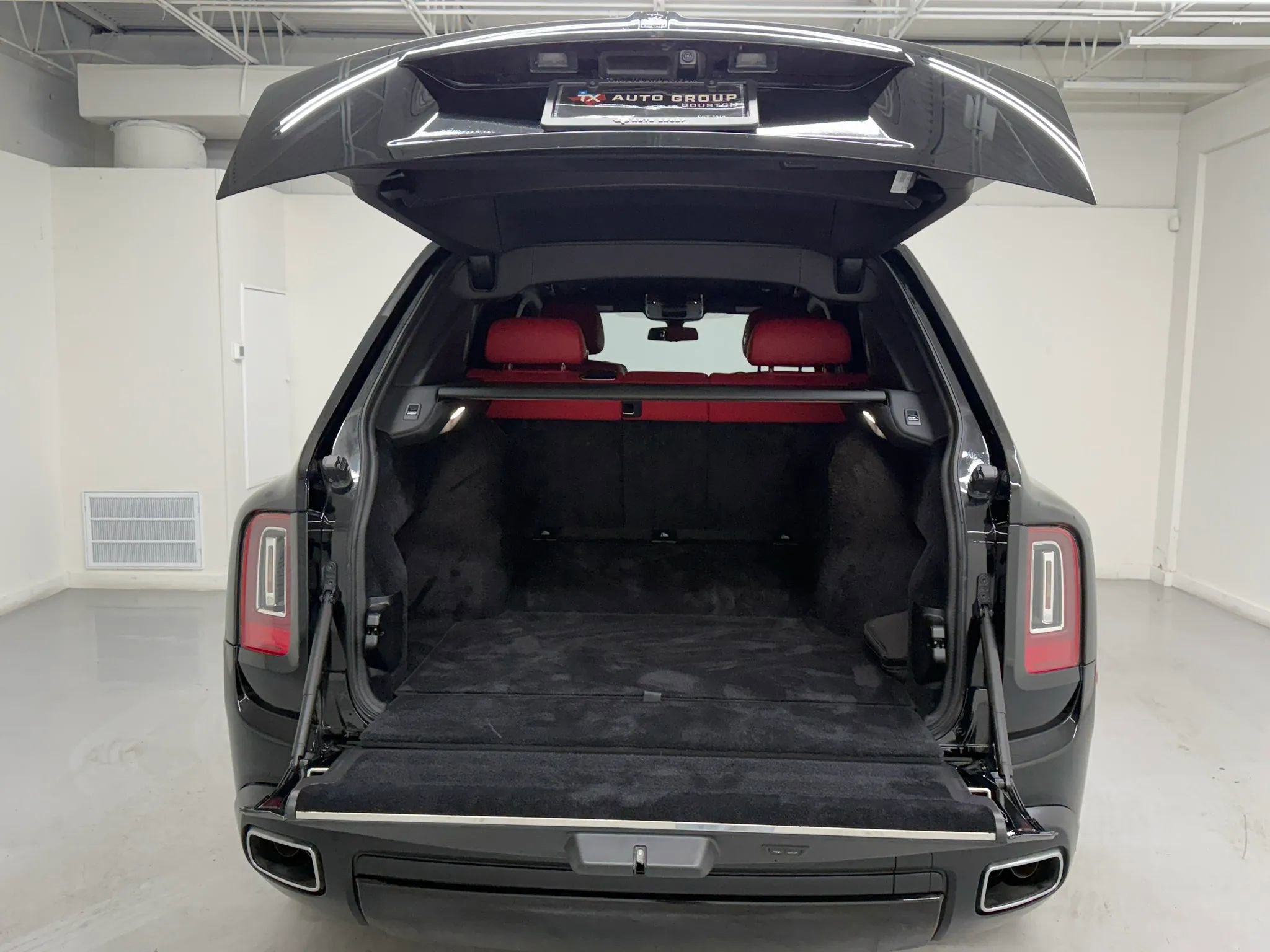 Used 2024 Rolls-Royce Cullinan image 49