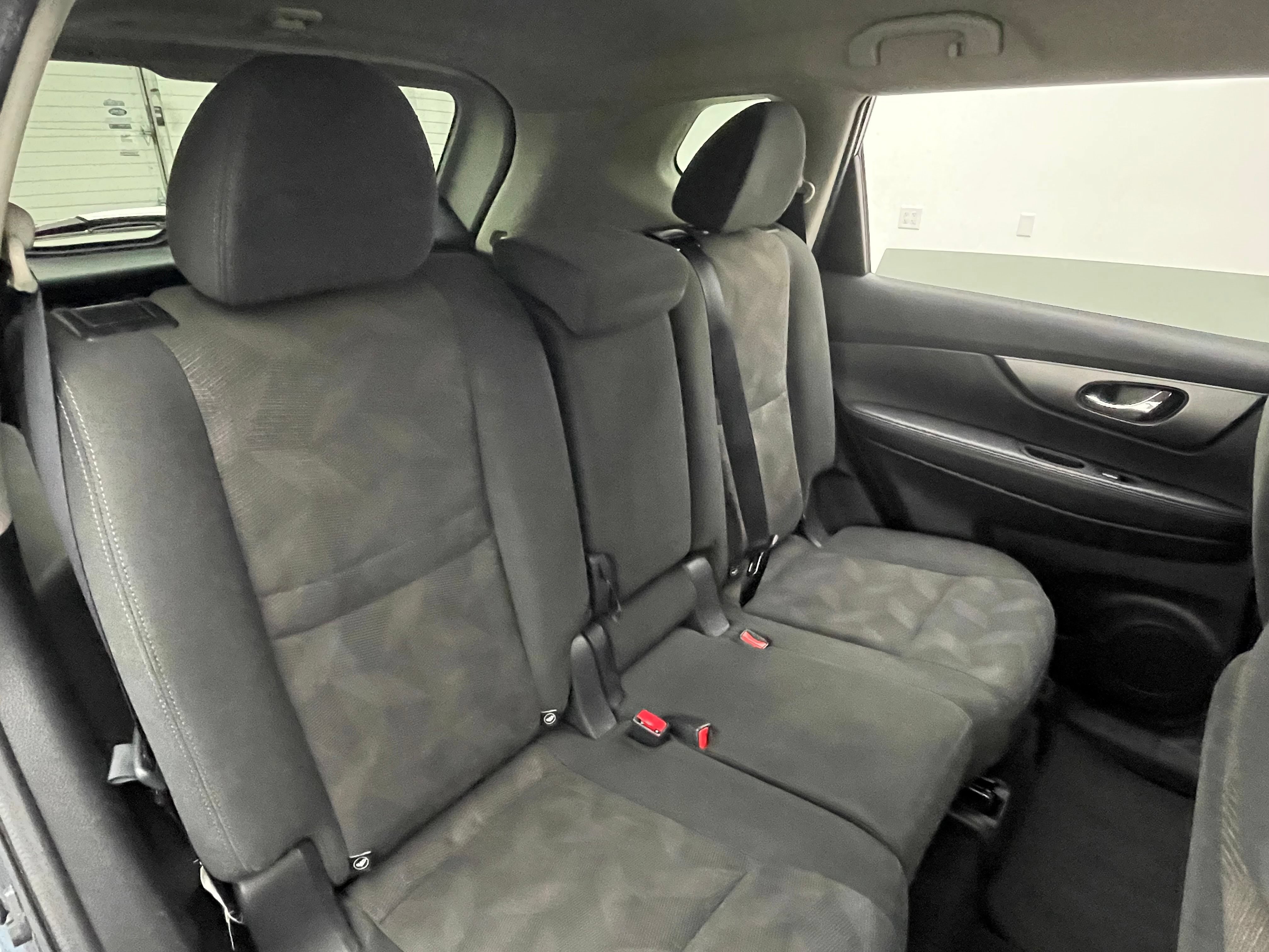 Used 2016 Nissan Rogue SV AWD/4WD image 34