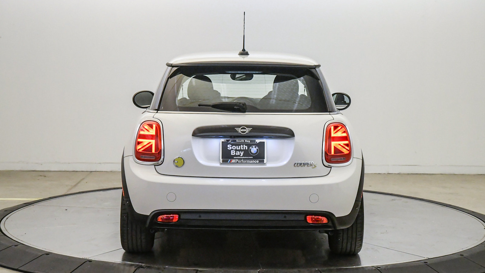 Certified 2024 MINI Cooper SE FWD image 3