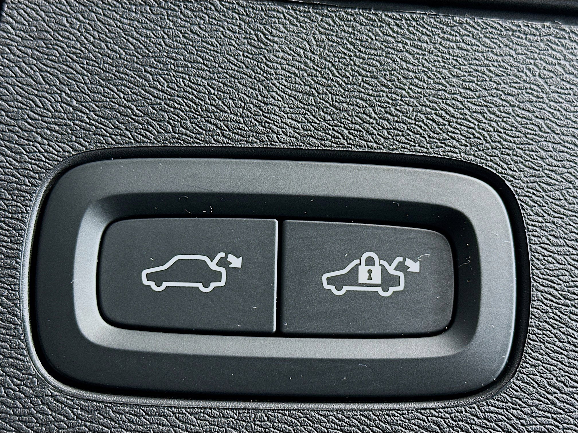 Used 2025 Volvo XC60 B5 Plus w/ Climate Package image 31