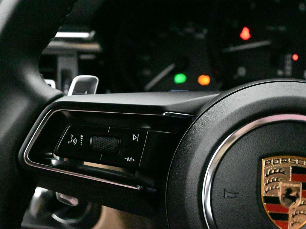 Used 2025 Porsche Macan image 32