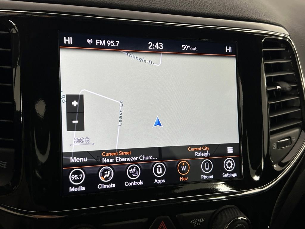 Used 2021 Jeep Grand Cherokee Laredo X image 79