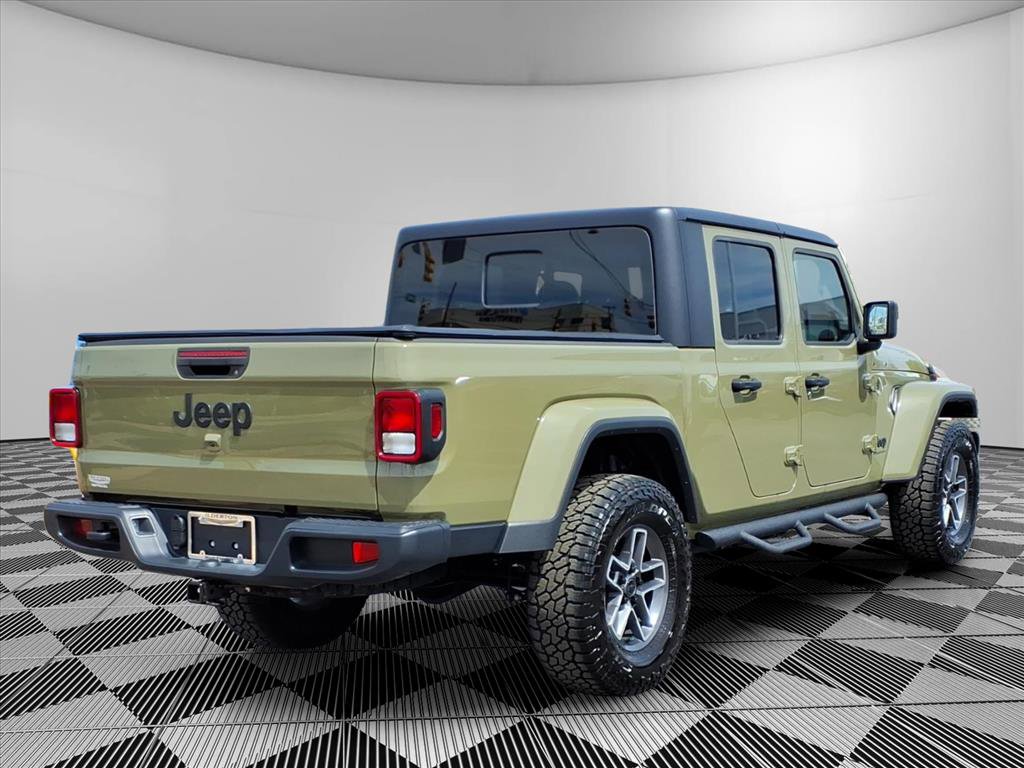 Used 2025 Jeep Gladiator Sport AWD/4WD image 6
