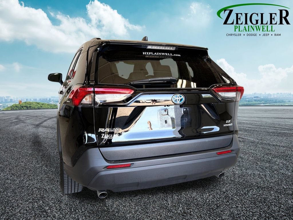 Used 2023 Toyota RAV4 LE AWD/4WD image 4