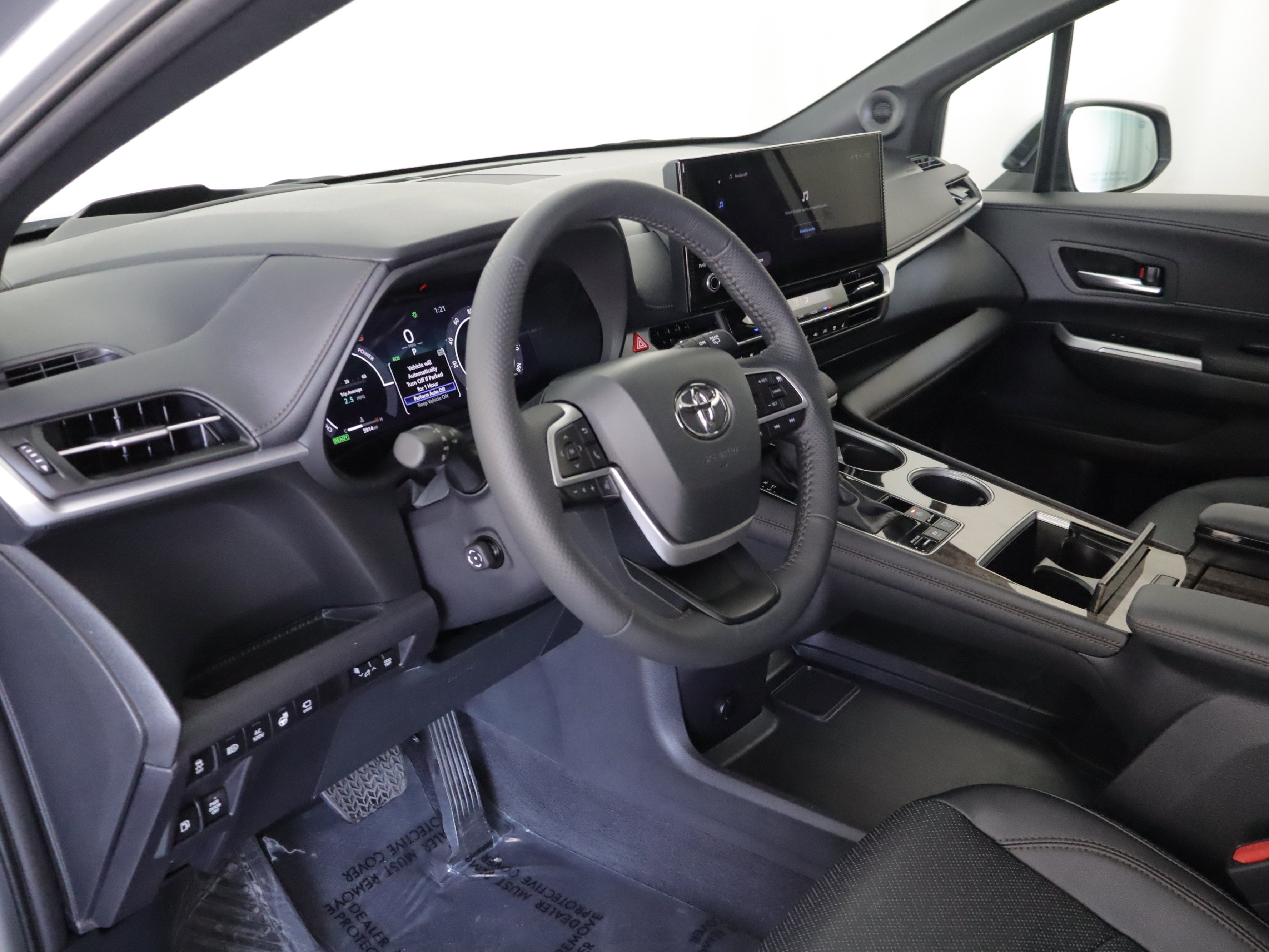 Used 2025 Toyota Sienna Platinum image 11