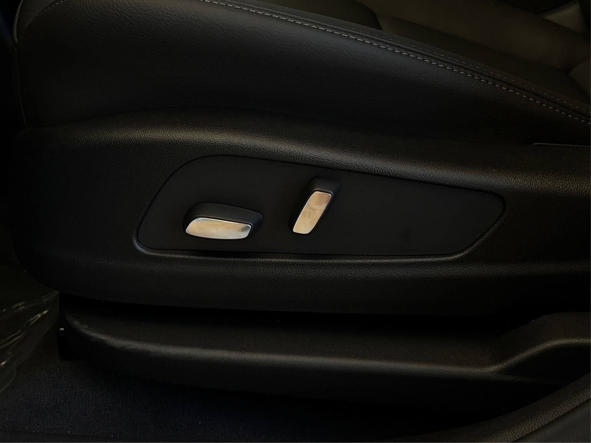 New 2025 Cadillac XT6 Luxury image 31