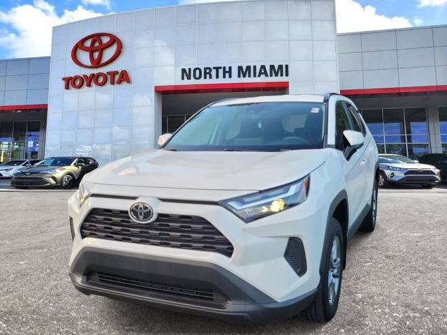 Used 2024 Toyota RAV4 XLE FWD image 2