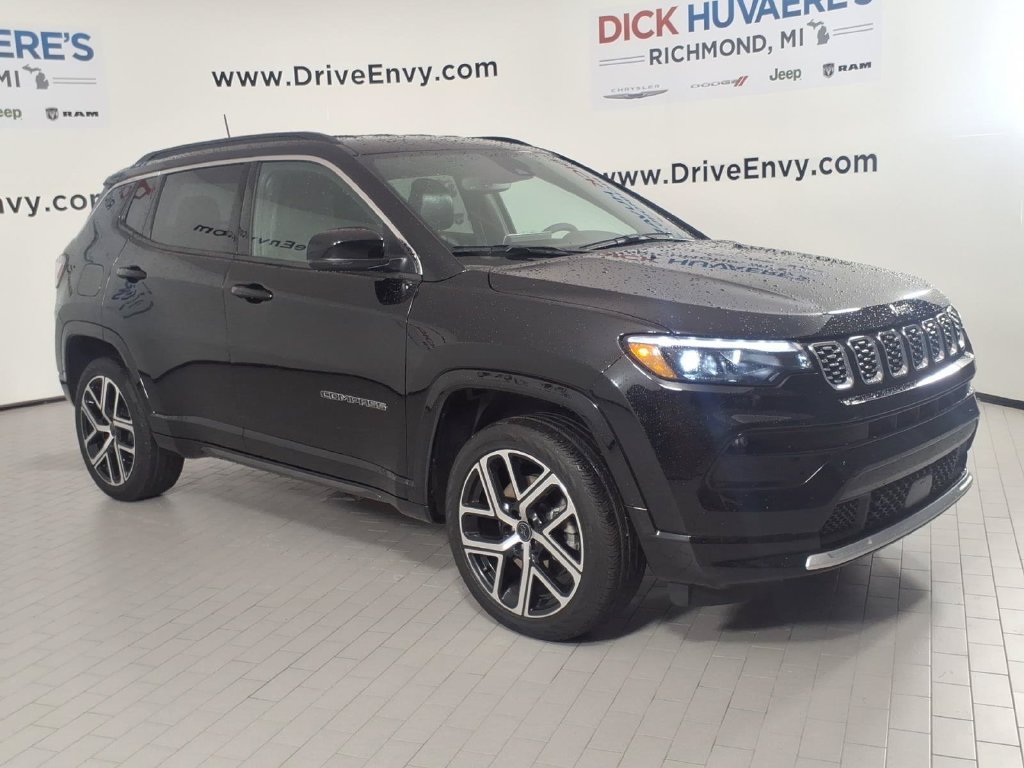 Used 2025 Jeep Compass Limited w/ Elite Group AWD/4WD image 3