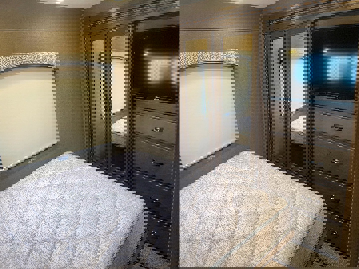 Used 2017 Ford E-450 and Econoline 450 Super Duty w/ Motorhome Prep Package RWD image 24