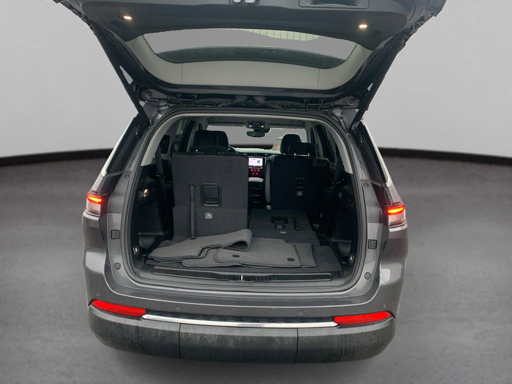 Used 2022 Jeep Grand Cherokee L Limited image 11