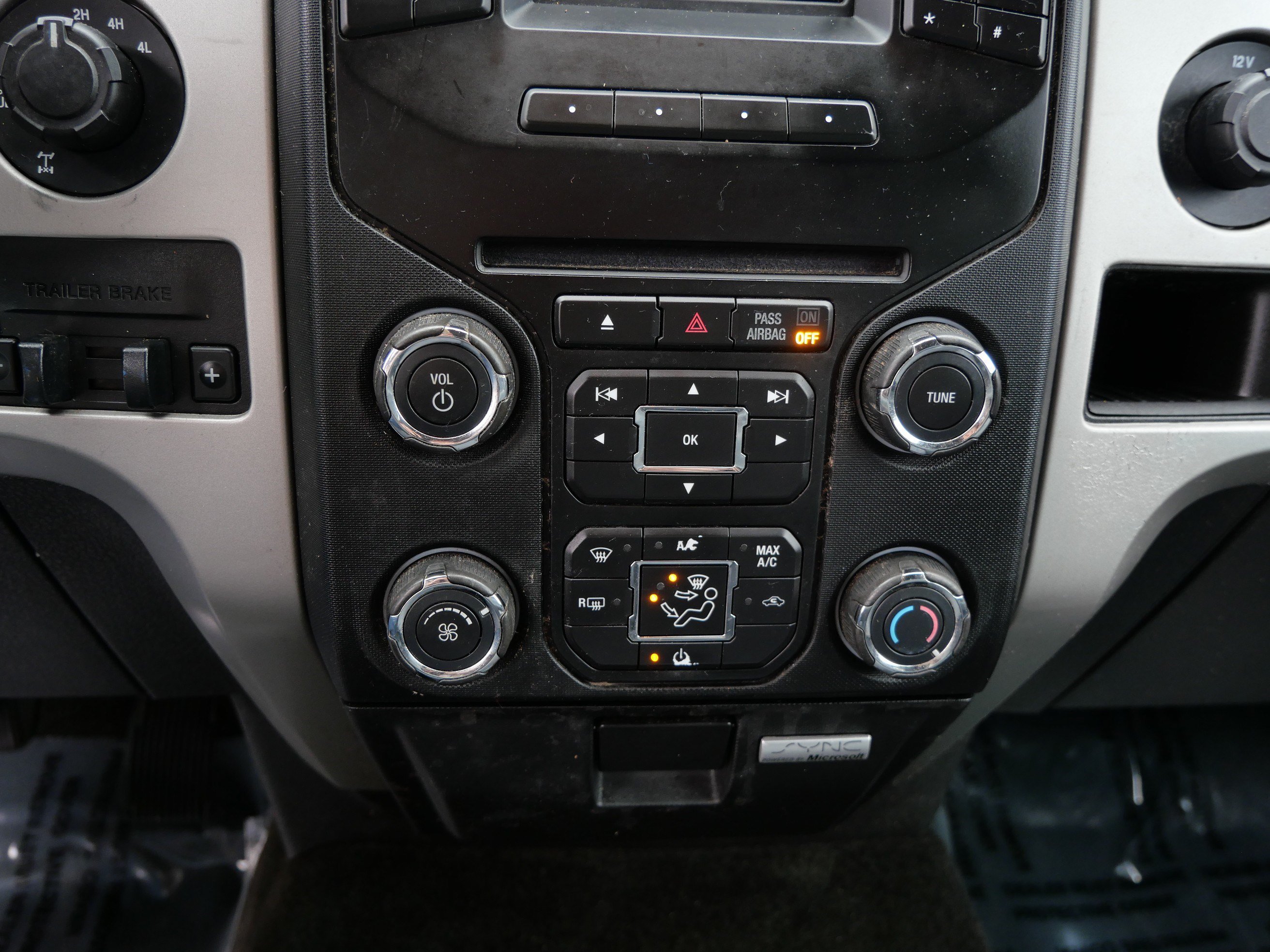 Used 2014 Ford F150 XLT w/ Equipment Group 302A Luxury AWD/4WD image 23