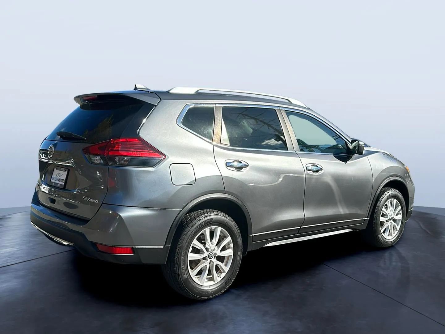 Used 2017 Nissan Rogue SV w/ Sun & Sound Touring Package image 5