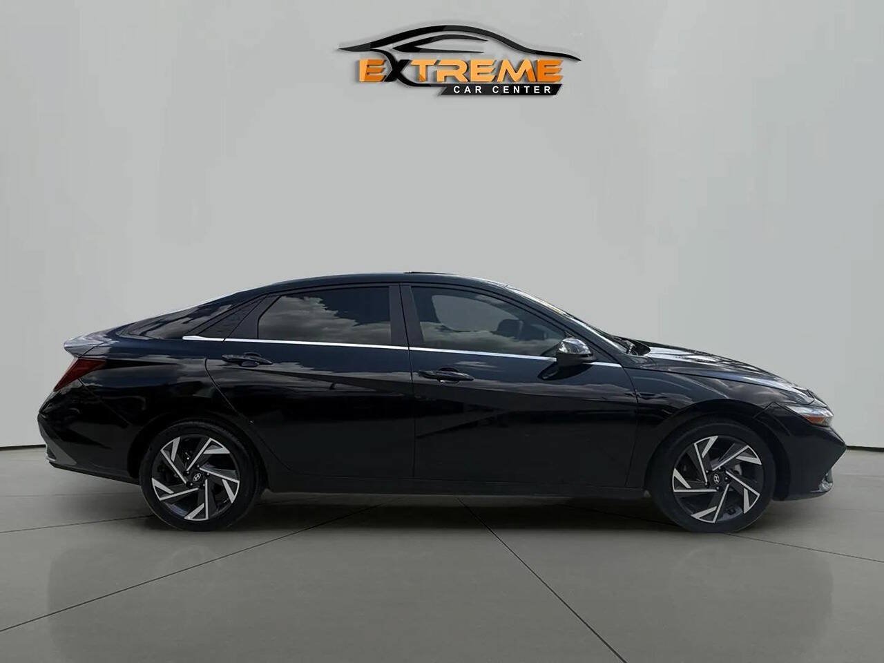 Used 2025 Hyundai Elantra SEL w/ Cargo Package FWD image 7