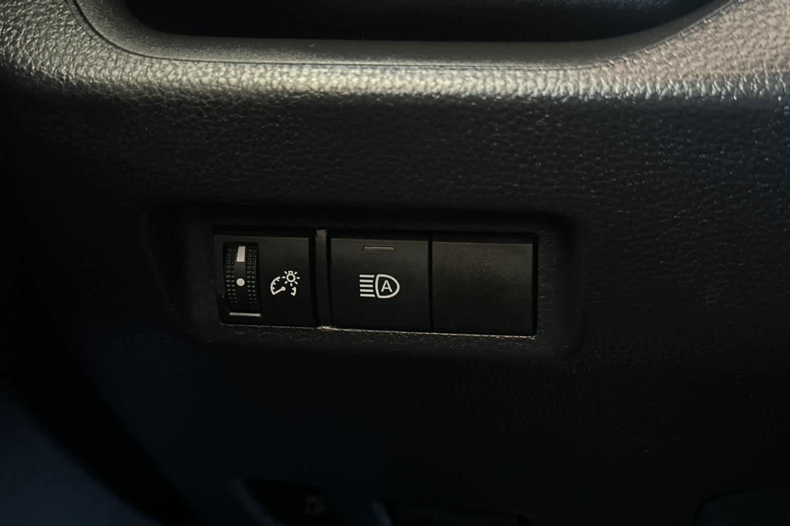 Used 2019 Toyota RAV4 LE AWD/4WD image 29