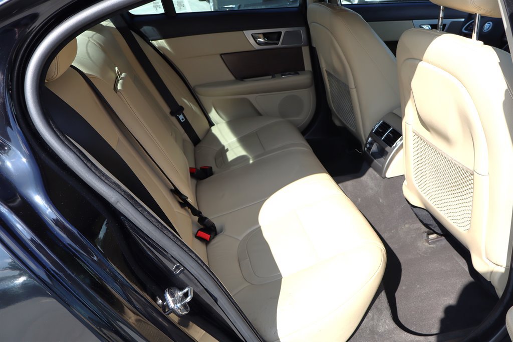 Used 2013 Jaguar XF RWD image 21