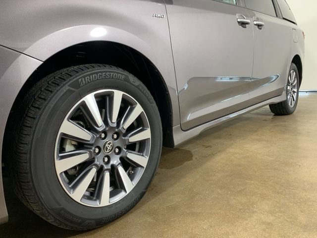 Used 2020 Toyota Sienna XLE Premium AWD/4WD image 2
