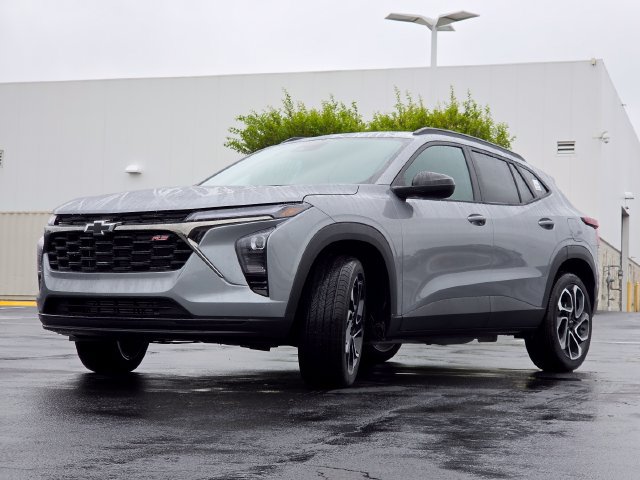 New 2026 Chevrolet Trax RS w/ Sunroof Package FWD image 12