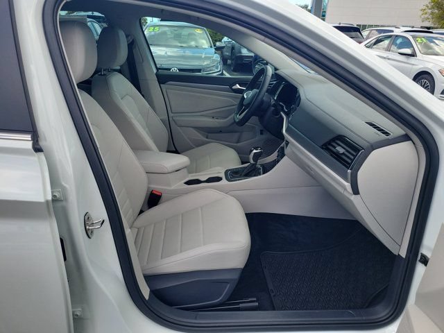 Certified 2023 Volkswagen Jetta SE FWD image 7