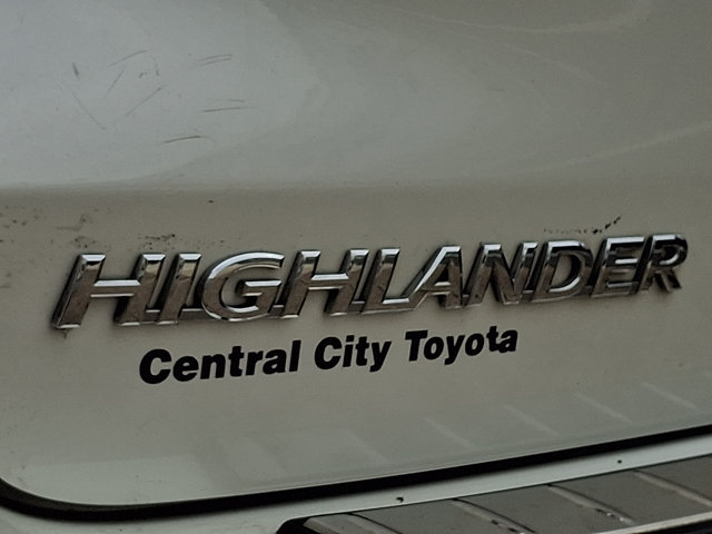 Used 2019 Toyota Highlander XLE AWD/4WD image 31