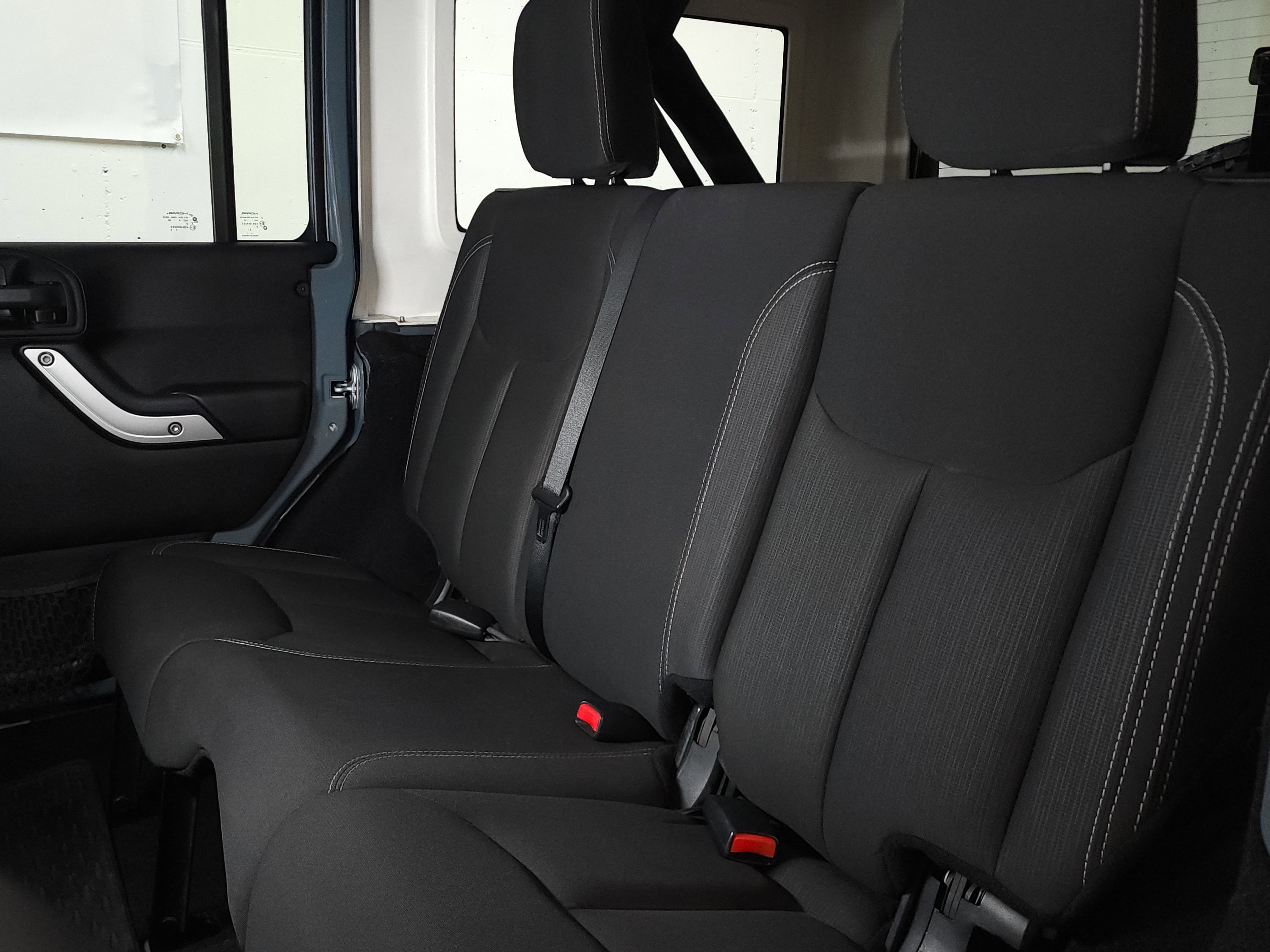 Used 2015 Jeep Wrangler Unlimited Sahara w/ Connectivity Group image 18