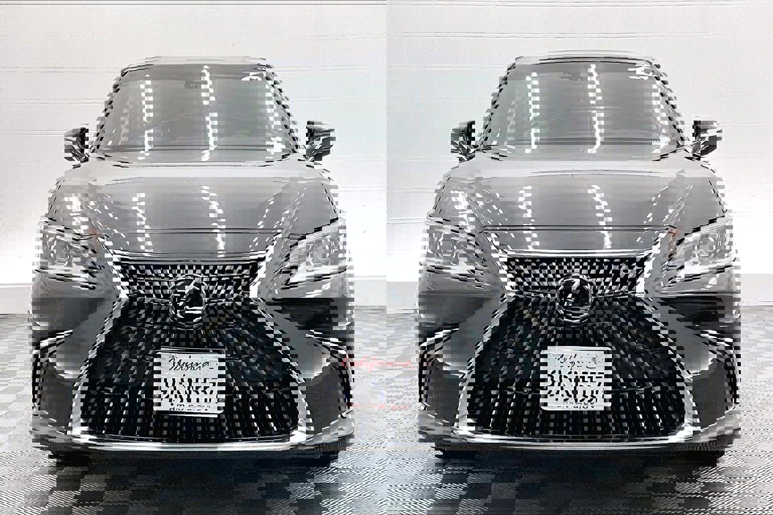 Used 2025 Lexus ES 300h w/ Premium Package image 2