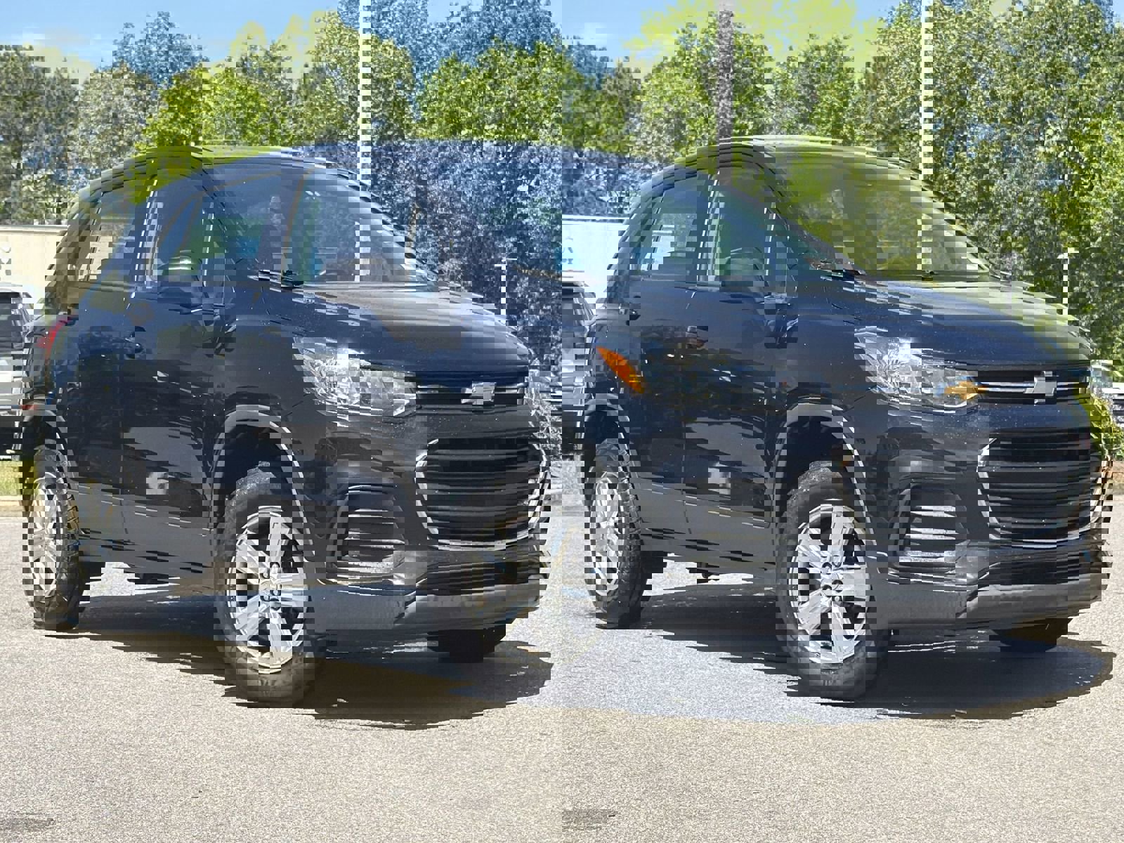 Used 2019 Chevrolet Trax LS AWD/4WD image 2