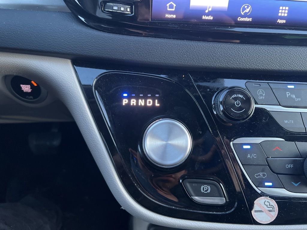 Used 2024 Chrysler Pacifica Touring-L image 20