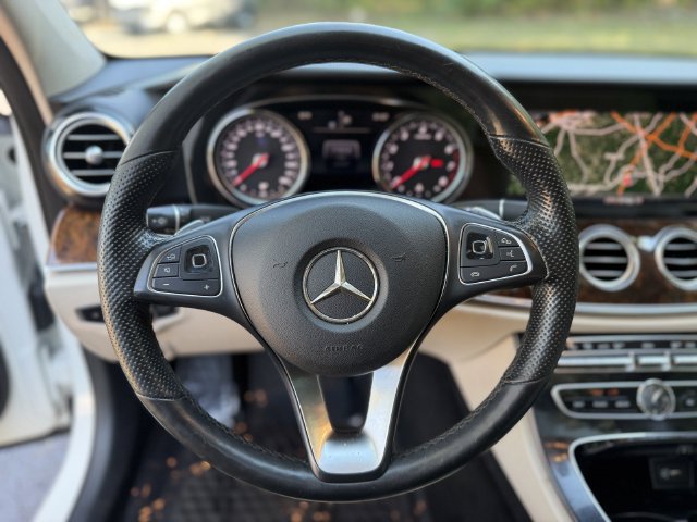 Used 2018 Mercedes-Benz E 300 4MATIC image 19