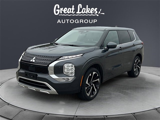 Used 2024 Mitsubishi Outlander SE image 1