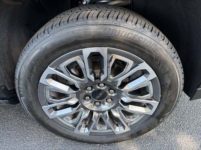Used 2024 GMC Yukon Denali Ultimate AWD/4WD image 12