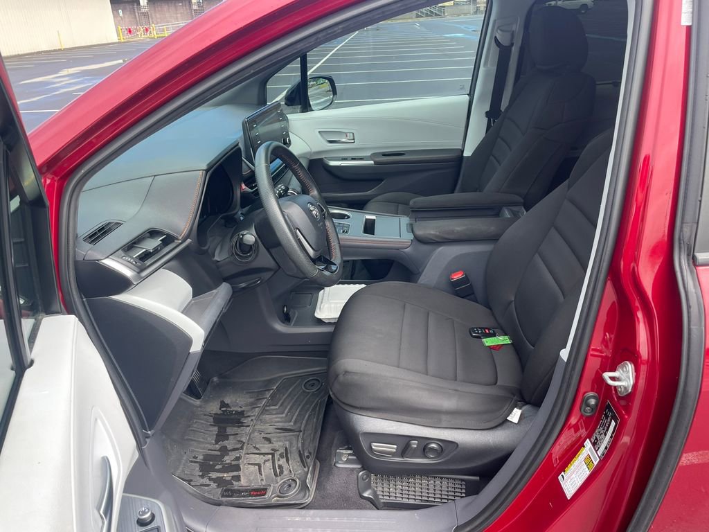 Used 2022 Toyota Sienna XSE image 12