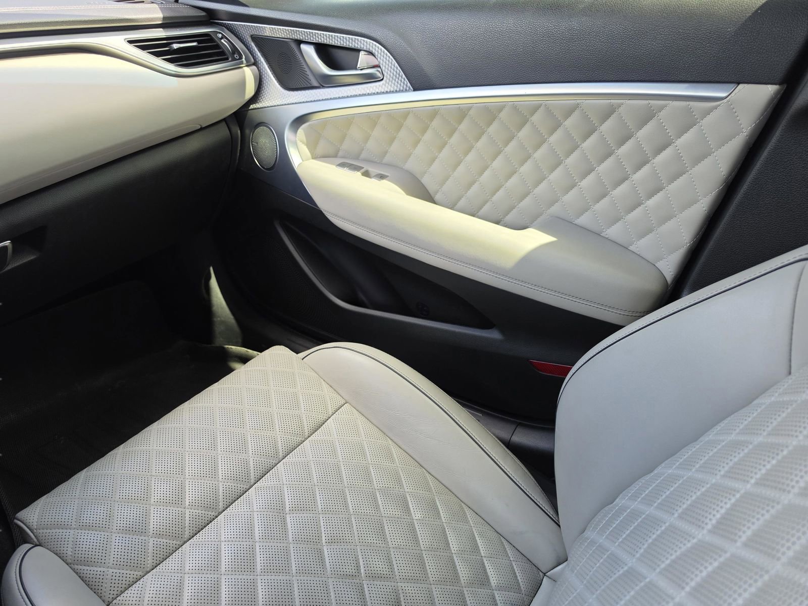 Used 2022 Genesis G70 3.3T RWD image 18