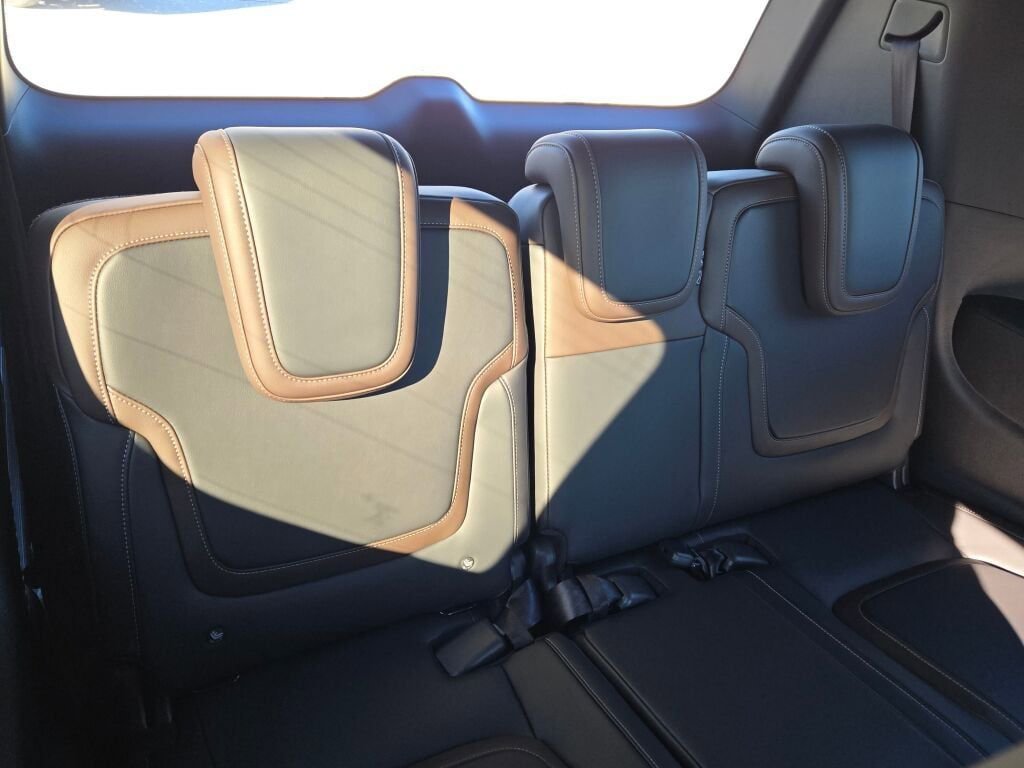 New 2026 Nissan Armada SL w/ Captain's Chari Seat Package image 11