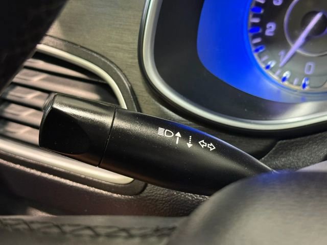 Used 2015 Chrysler 200 Limited w/ Convenience Group FWD image 16