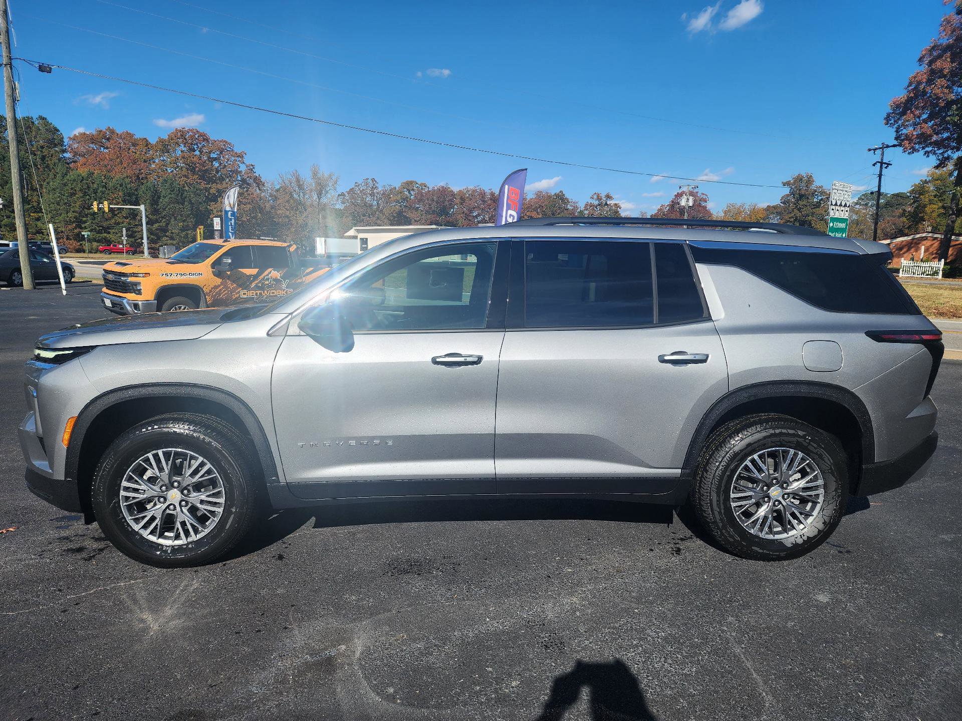 New 2026 Chevrolet Traverse LT w/ Driver Confidence Package image 2