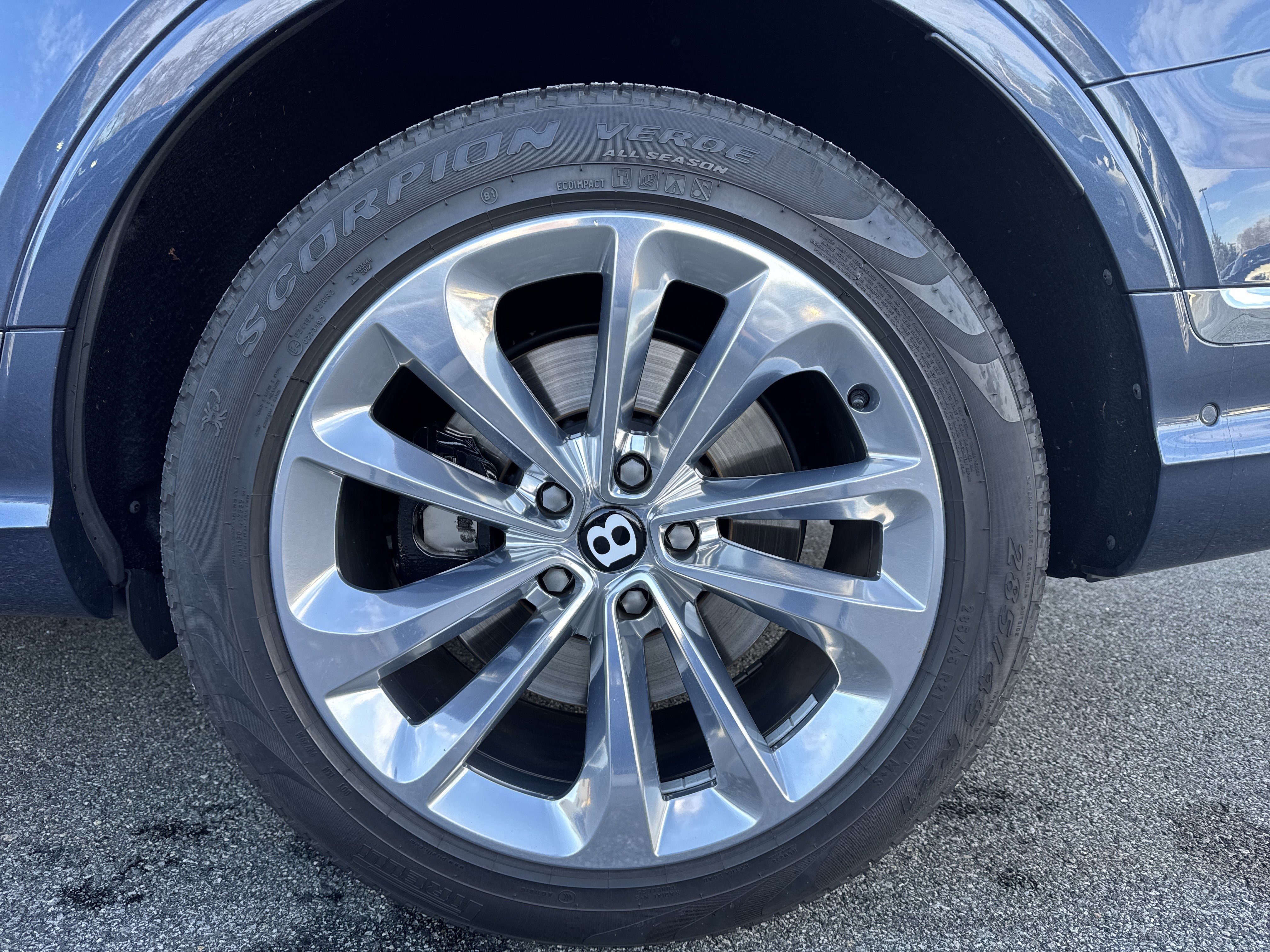 Used 2022 Bentley Bentayga V8 image 31