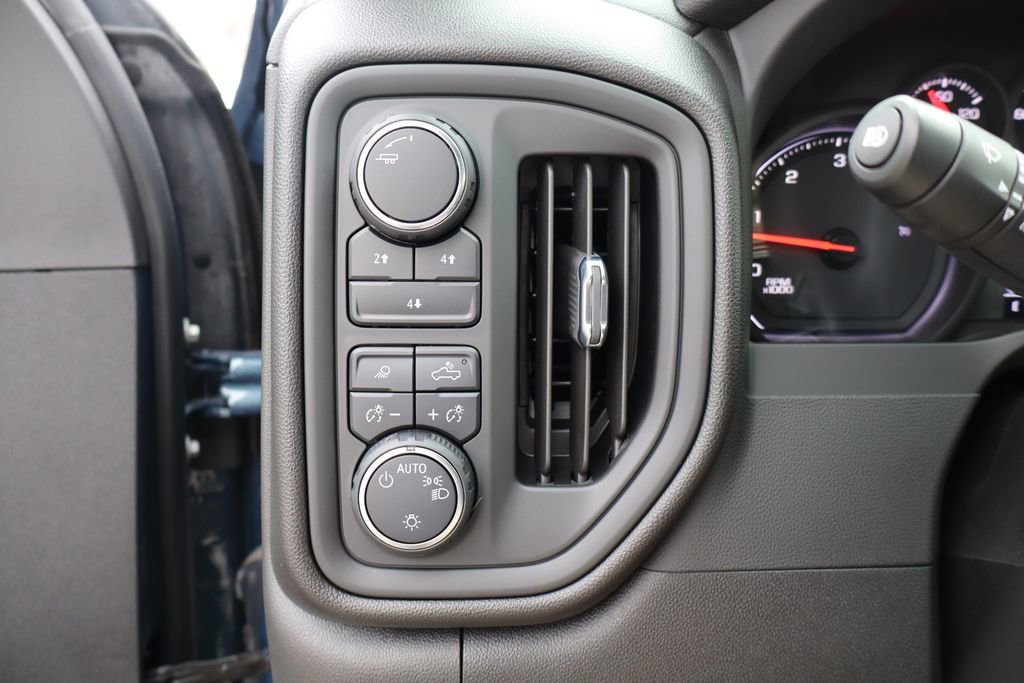 Used 2024 Chevrolet Silverado 2500 Custom w/ Custom Value Package image 16