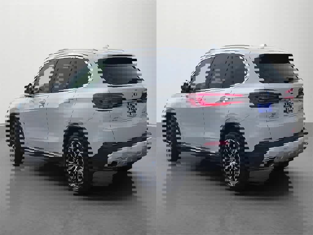 Used 2022 BMW X5 sDrive40i w/ Premium Package image 4