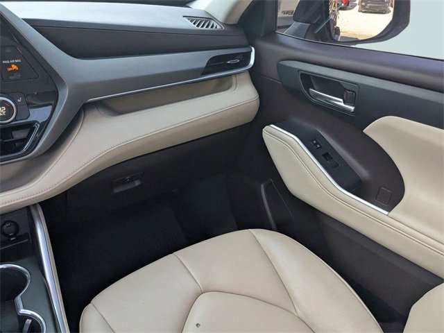 Used 2020 Toyota Highlander XLE image 20