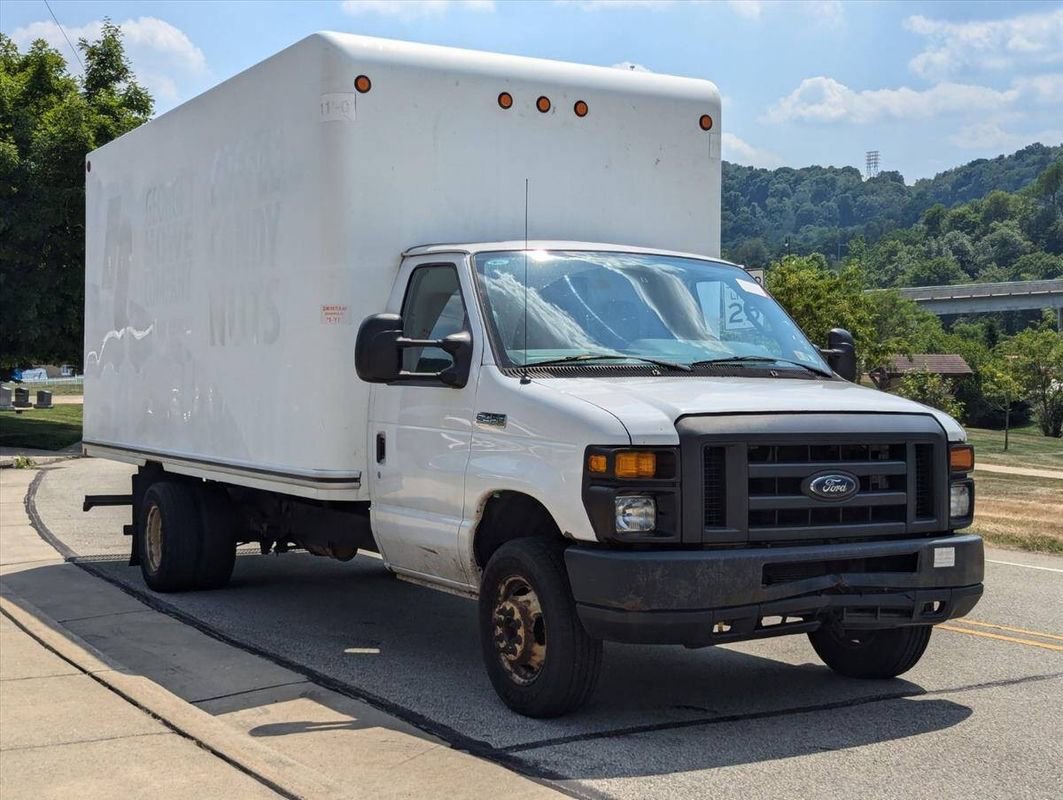 Used 2016 Ford E-450 and Econoline 450 Super Duty RWD image 3