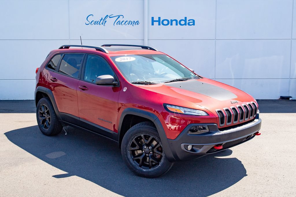 Used 2017 Jeep Cherokee Trailhawk AWD/4WD image 2