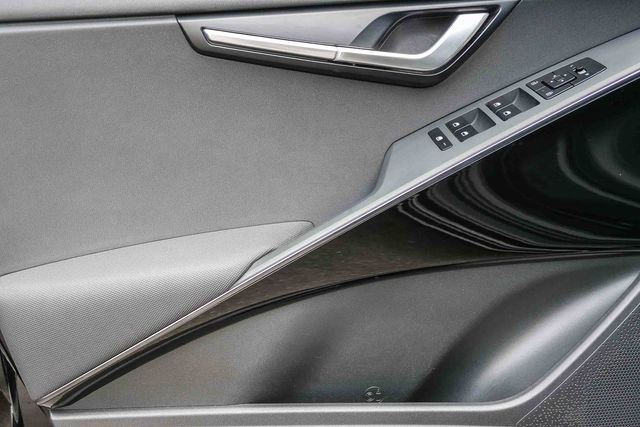 Certified 2025 Kia Niro EX image 23
