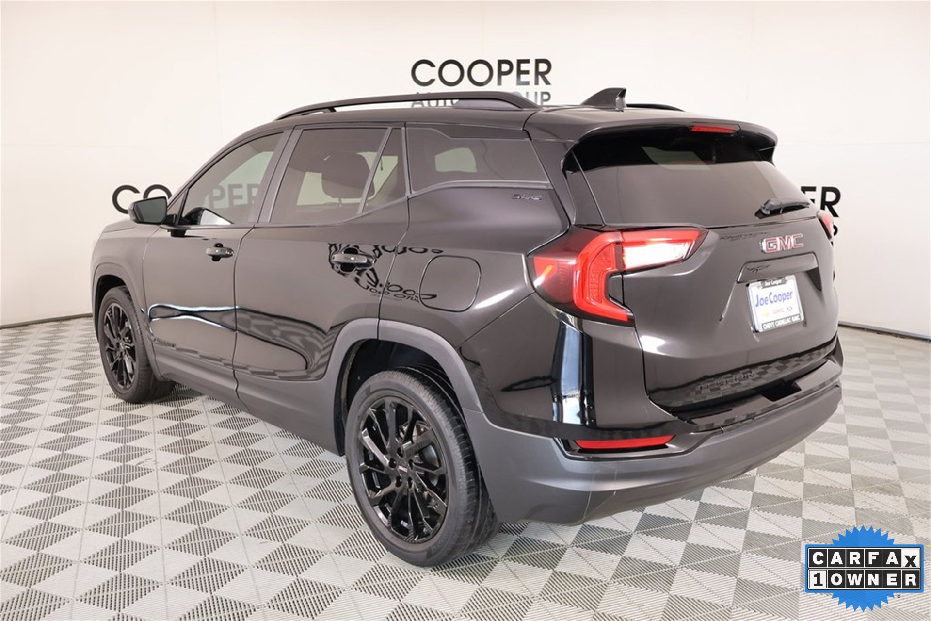 Used 2023 GMC Terrain SLE w/ Elevation Edition image 21