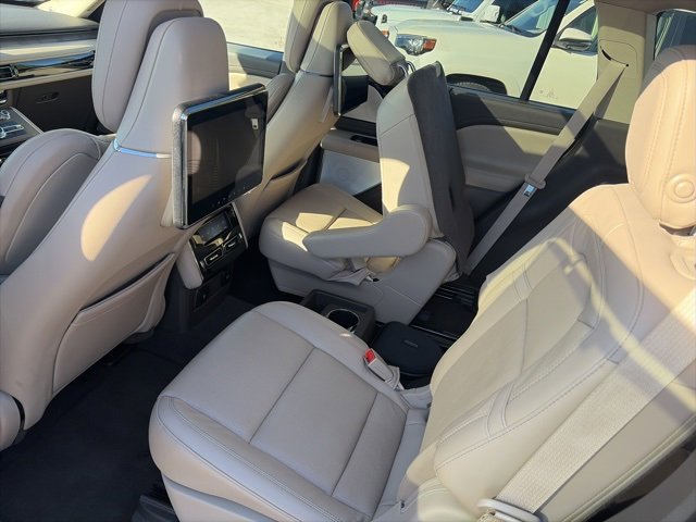 Used 2023 Lincoln Aviator Reserve w/ Equipment Group 201A image 11