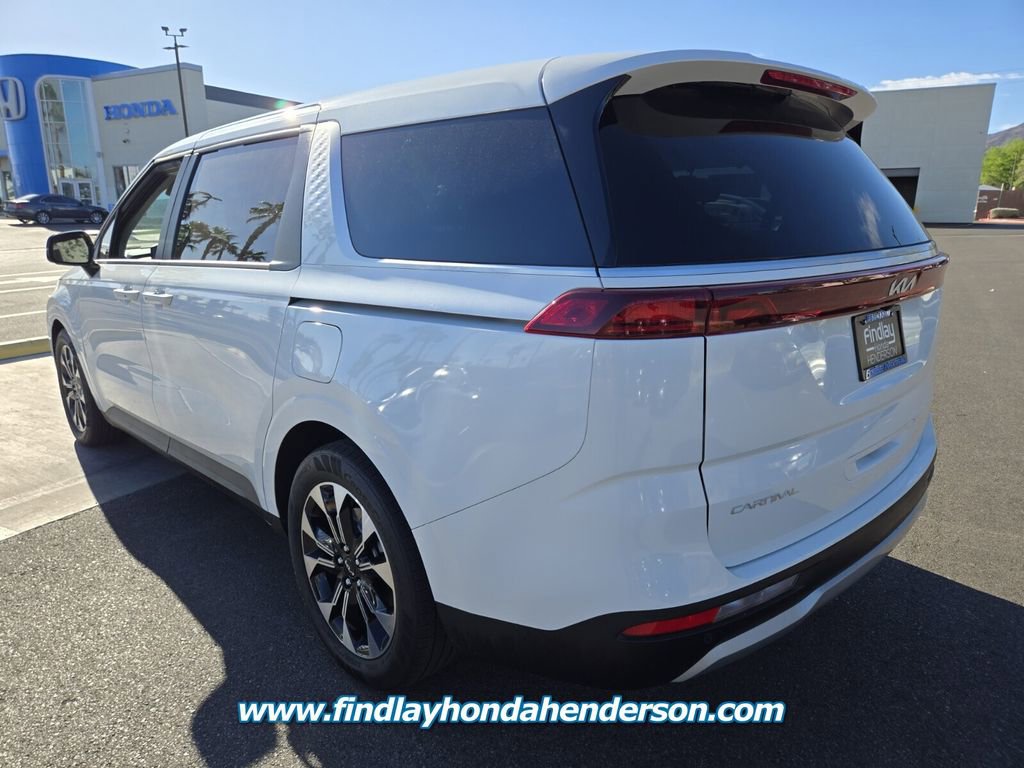 Used 2024 Kia Carnival EX FWD image 4